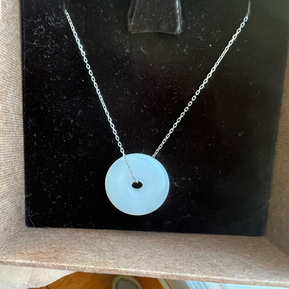 Elegant Silver Pendant Necklace